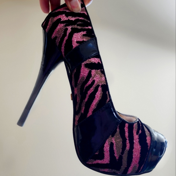 Shoes - Picture 2 of 10